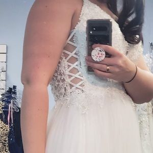 Brand new wedding dress